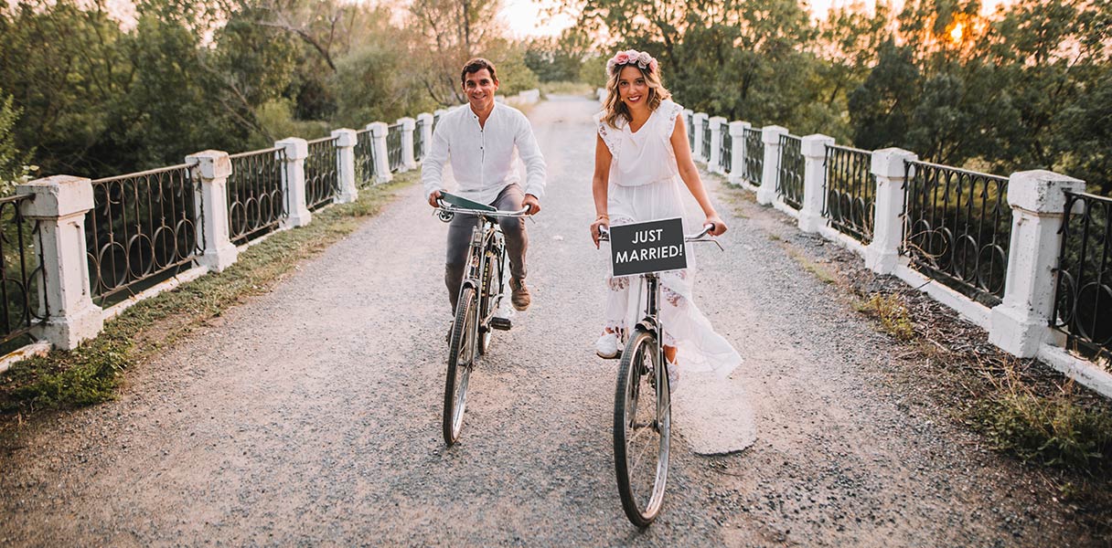 Take your wedding to the next level with our ten tips to make your reception stand out!>