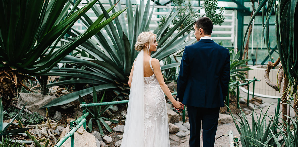 Planning a wedding? Read on for some tips about how to conquer the first step - choosing a date!