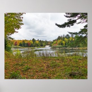 TAHQUAMENON FALLS STATE PARK, MICHIGAN, IN AUTUMN