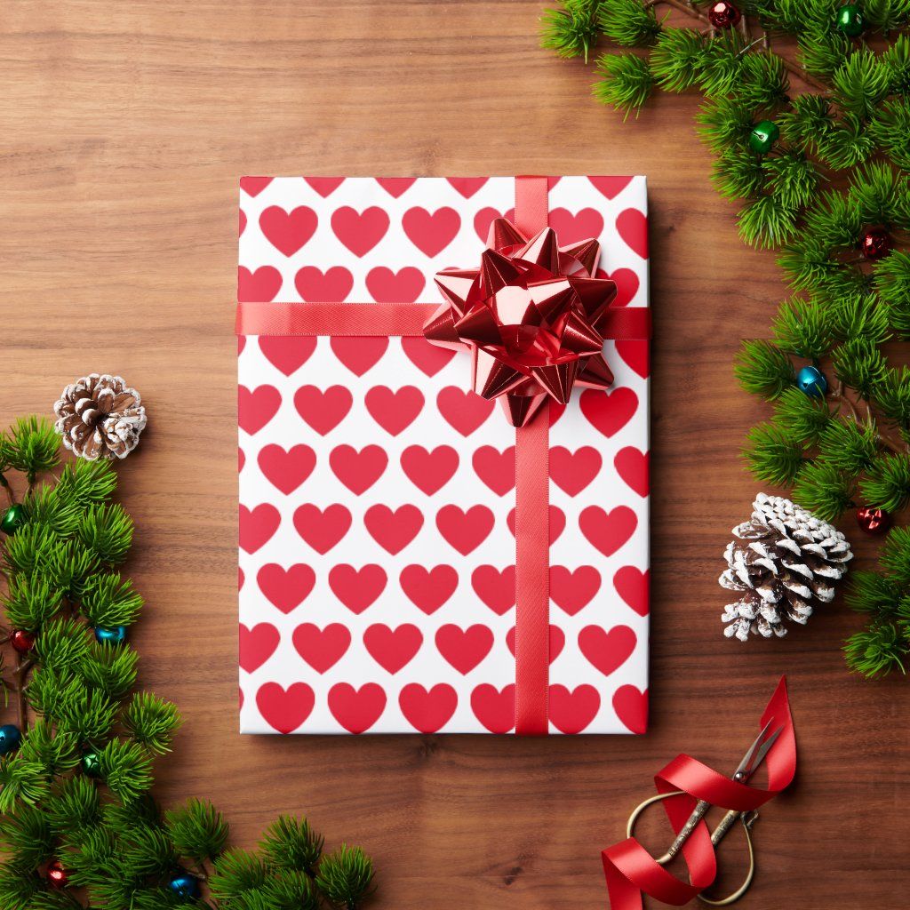 Red heart pattern with white backgroung wrapping paper